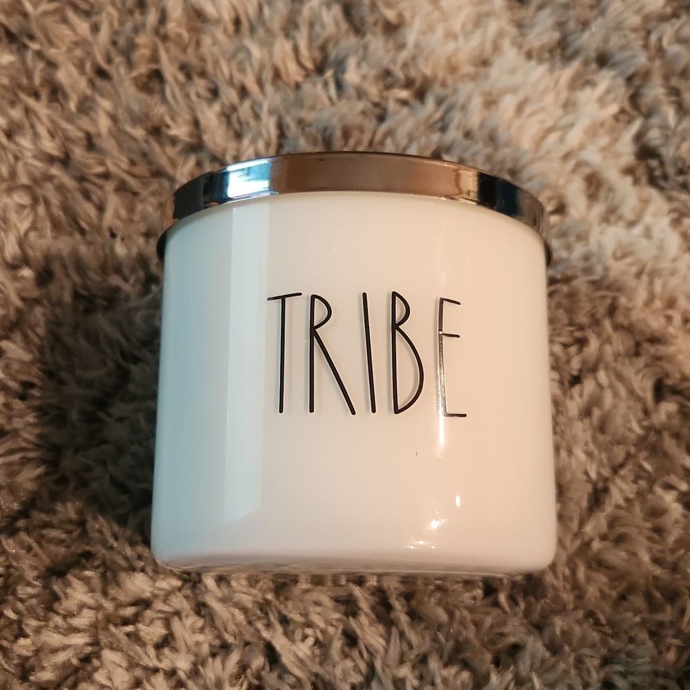 Goose creek 14.5 oz 3 wick Raspberry Jam Donut candle